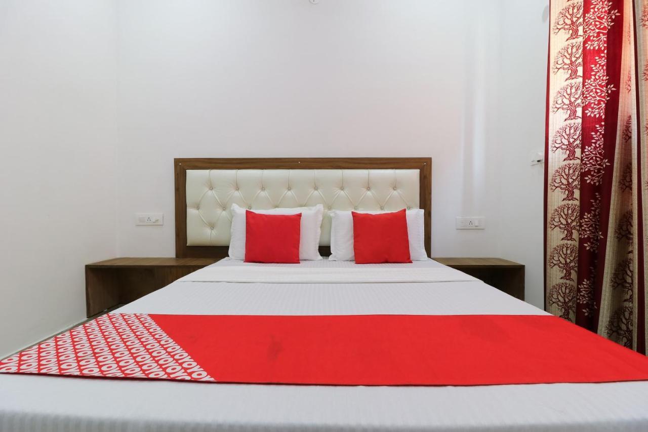 Oyo 64004 Hotel Kartar Zirakpur Eksteriør bilde