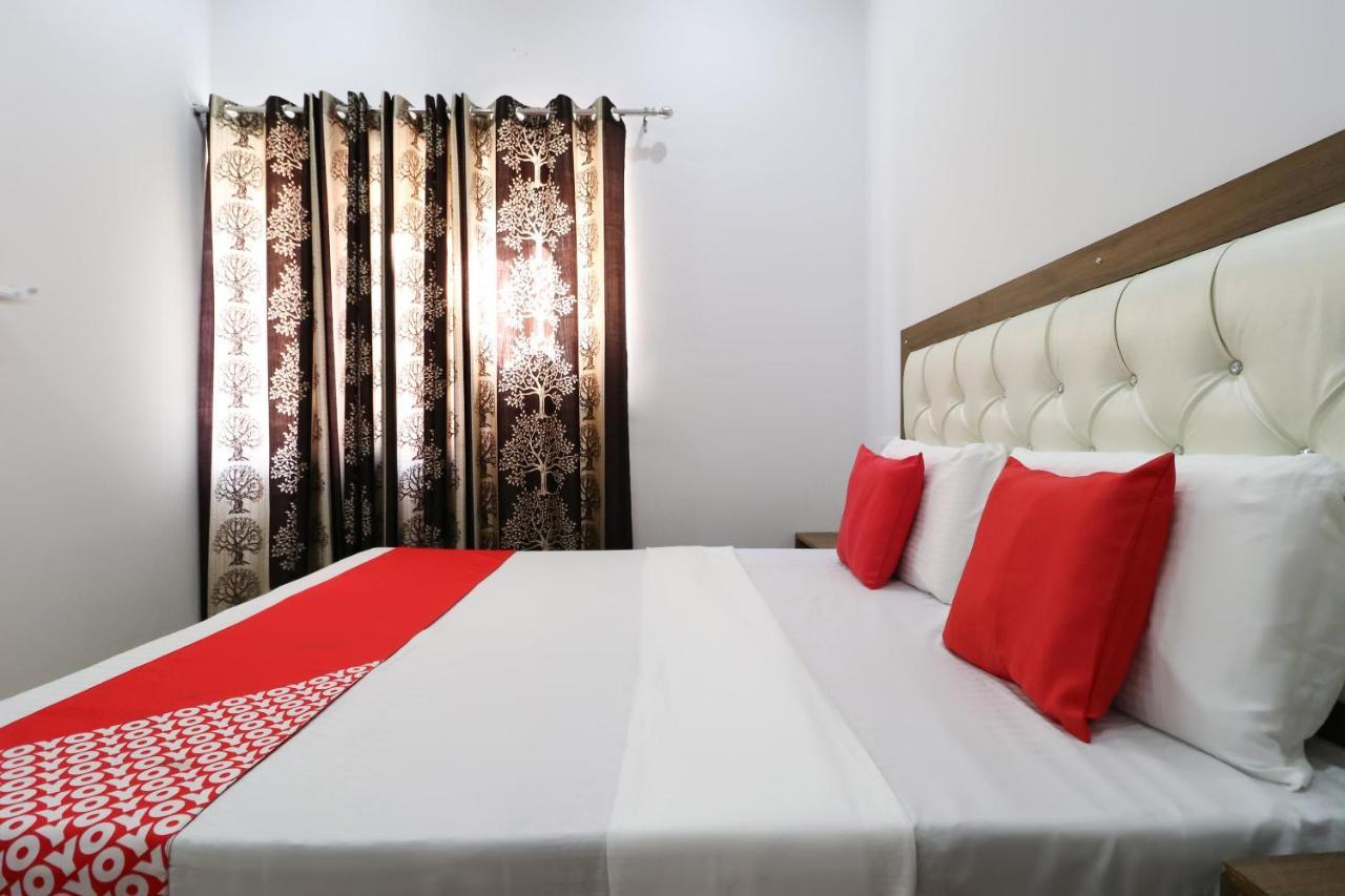 Oyo 64004 Hotel Kartar Zirakpur Eksteriør bilde